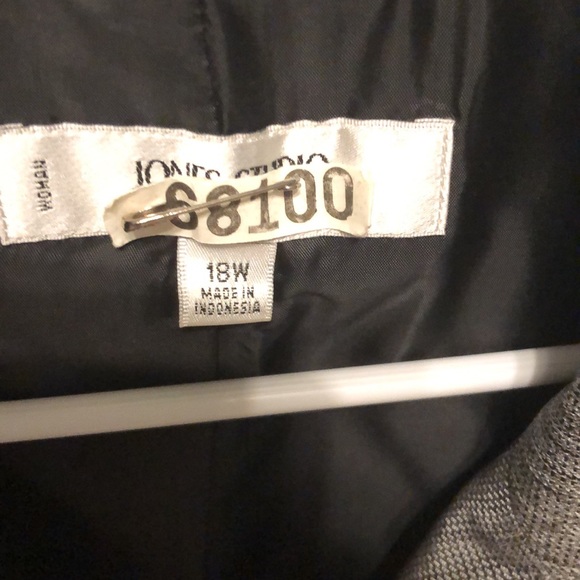Jones studio blazer 18W drycleaned excellant condition - Picture 3 of 3